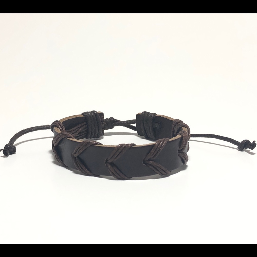 Adjustable leather bracelet